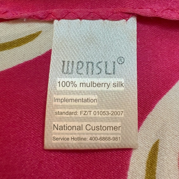 Wensli 100% Silk Scarf – 33” Square – Opera Mask Print – 33" Square - Picture 9 of 9